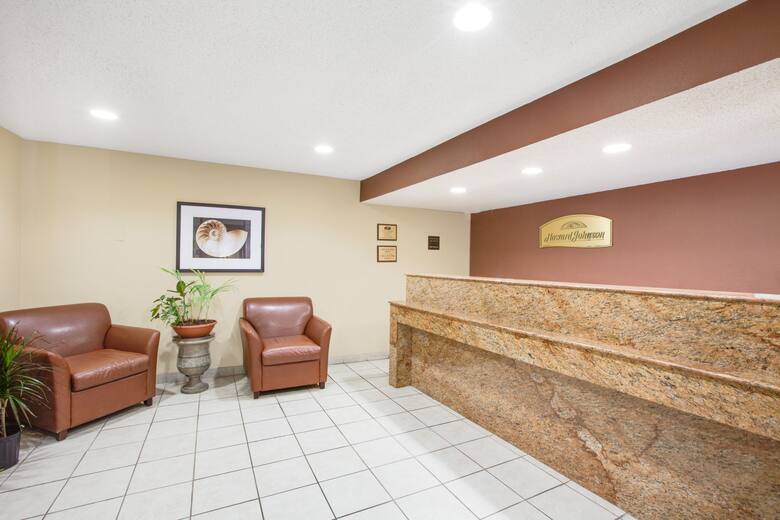 Howard Johnson Corpus Christi Hotels Tx 78409 Howard Johnson Corpus Christi Hotel Lobby In Texas
