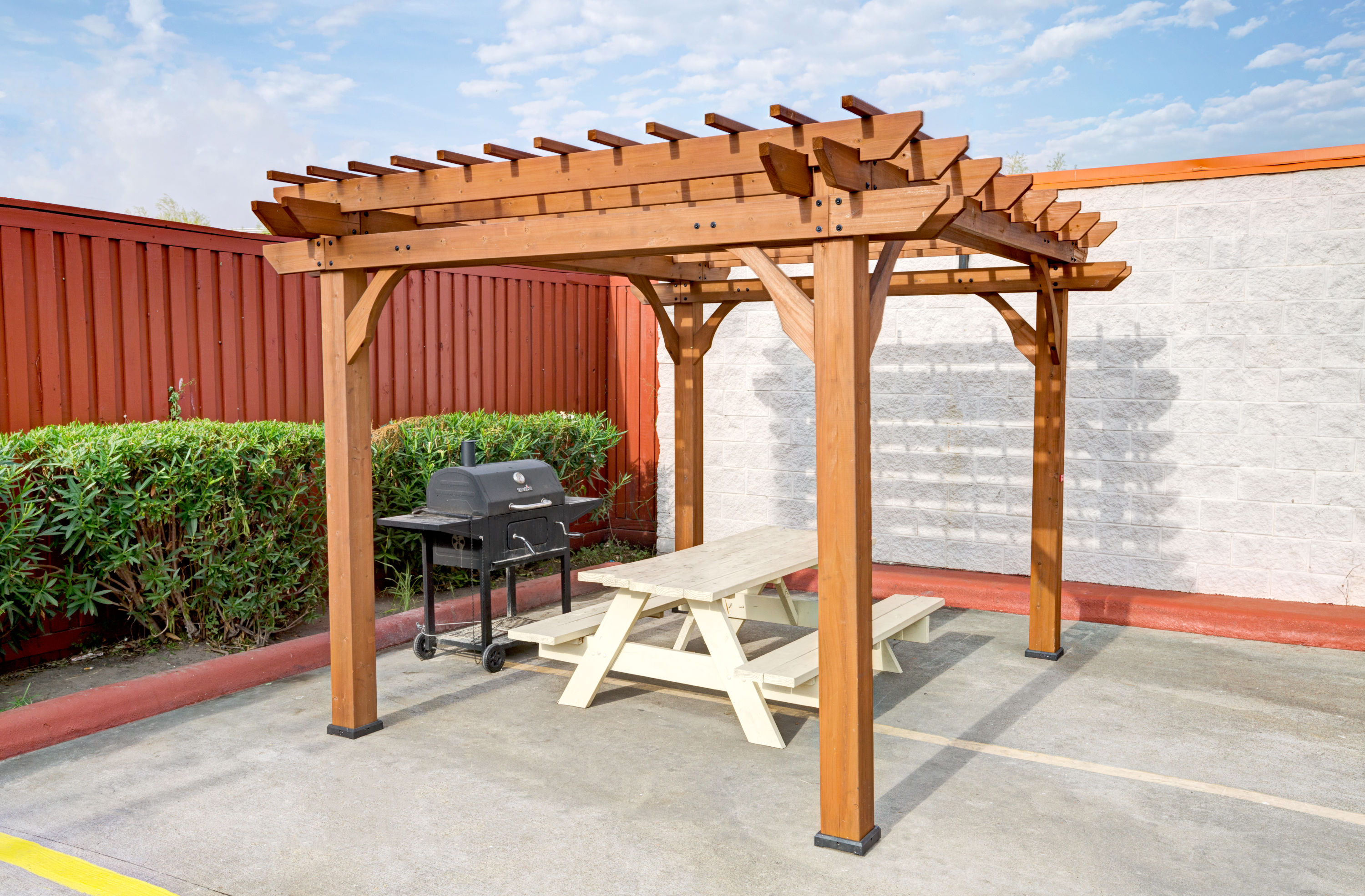 Exterior of Howard Johnson by Wyndham Galveston hotel in Galveston, Texas