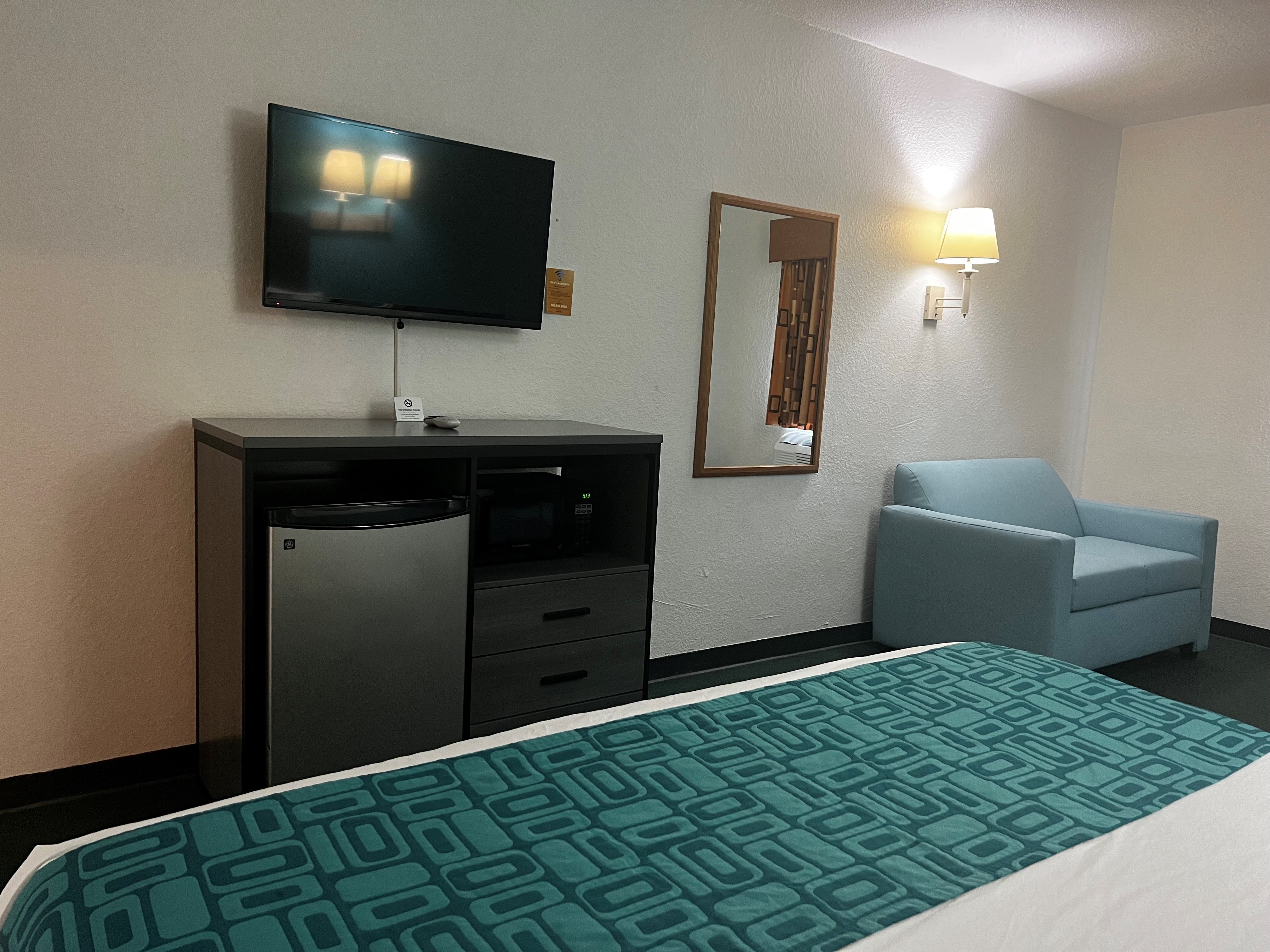 Guest room at the Howard Johnson by Wyndham Galveston in Galveston, Texas