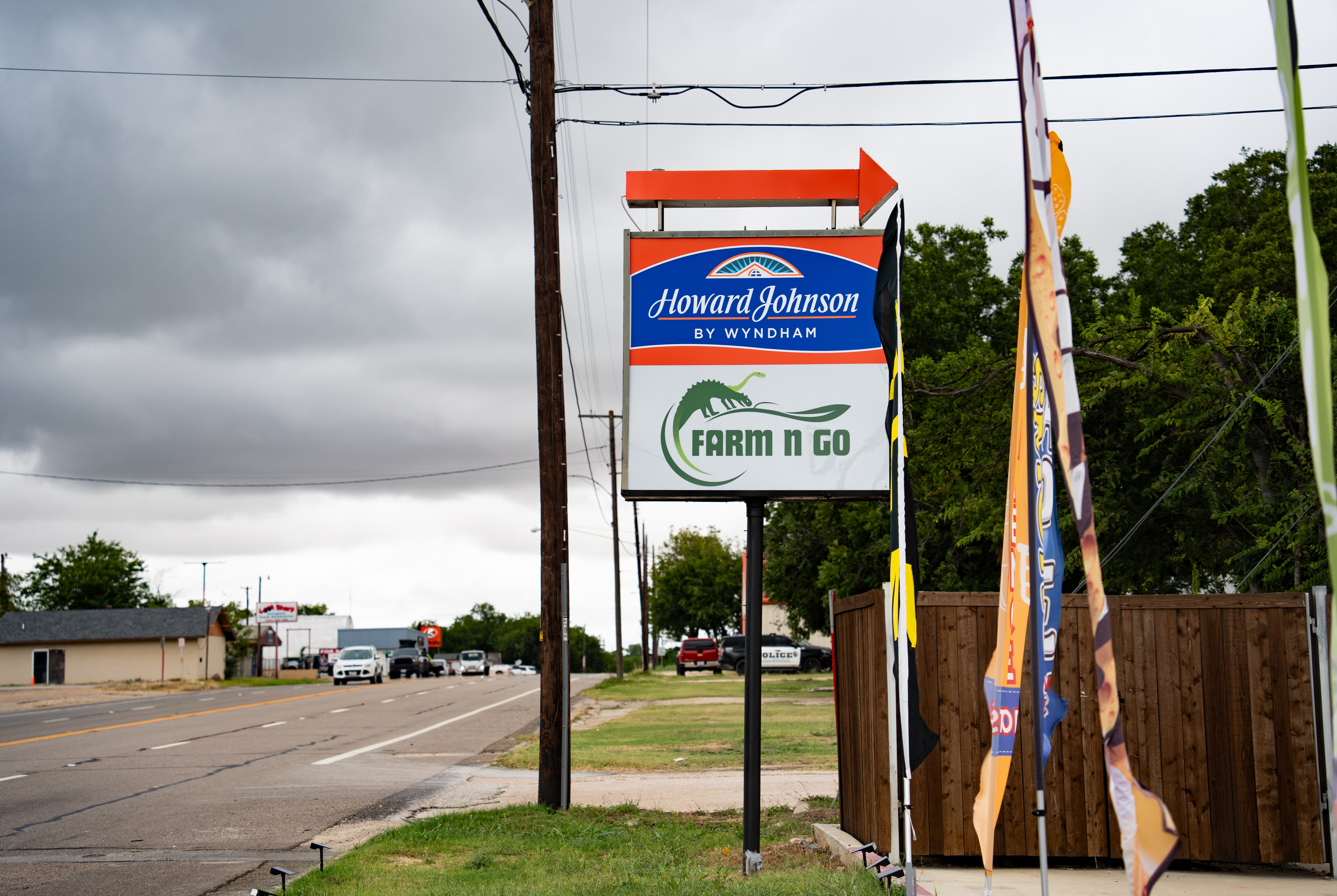 Exterior of Howard Johnson by Wyndham Hillsboro TX hotel in Hillsboro, Texas