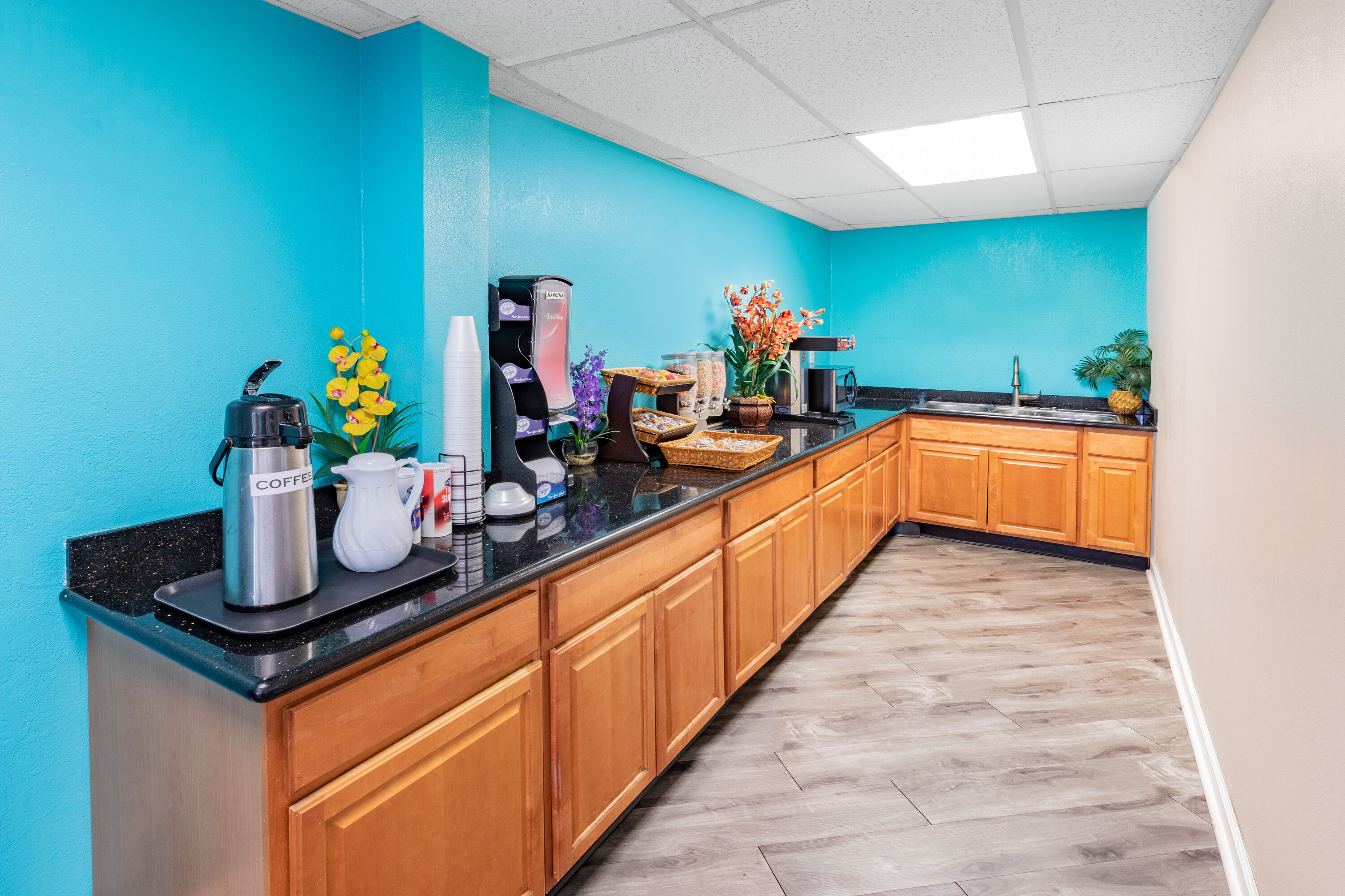 Free breakfast at Howard Johnson by Wyndham Houston Hobby Airport in Houston, Texas