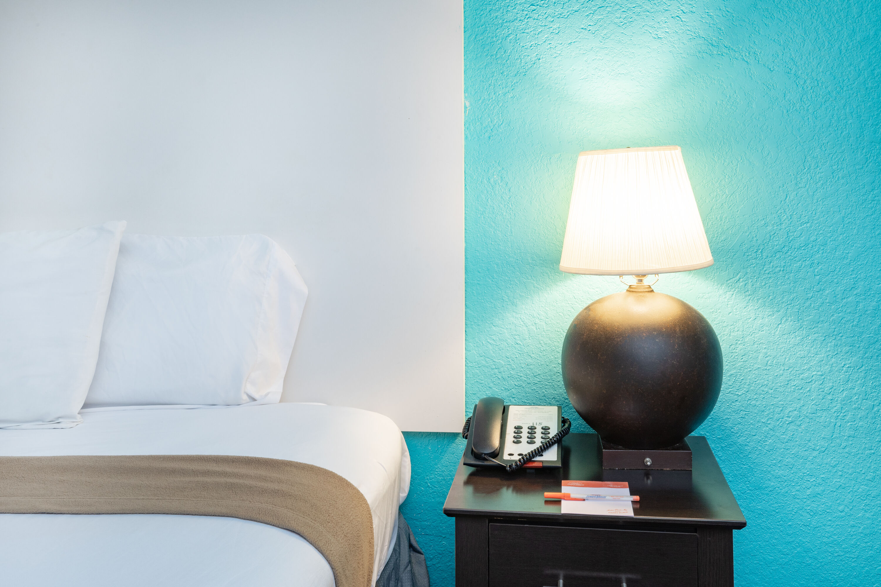 Guest room at the Howard Johnson by Wyndham Houston Hobby Airport in Houston, Texas