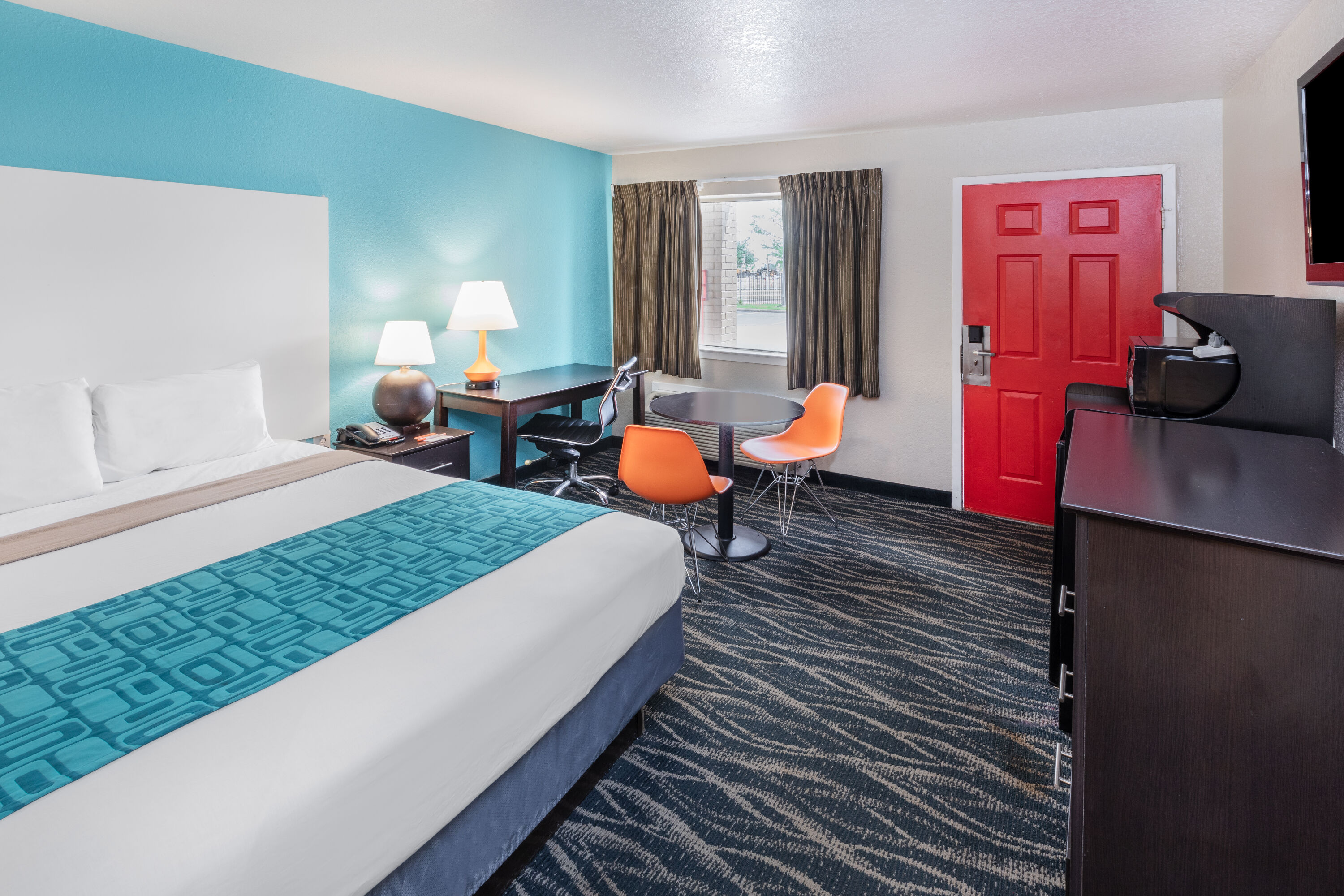Guest room at the Howard Johnson by Wyndham Houston Hobby Airport in Houston, Texas