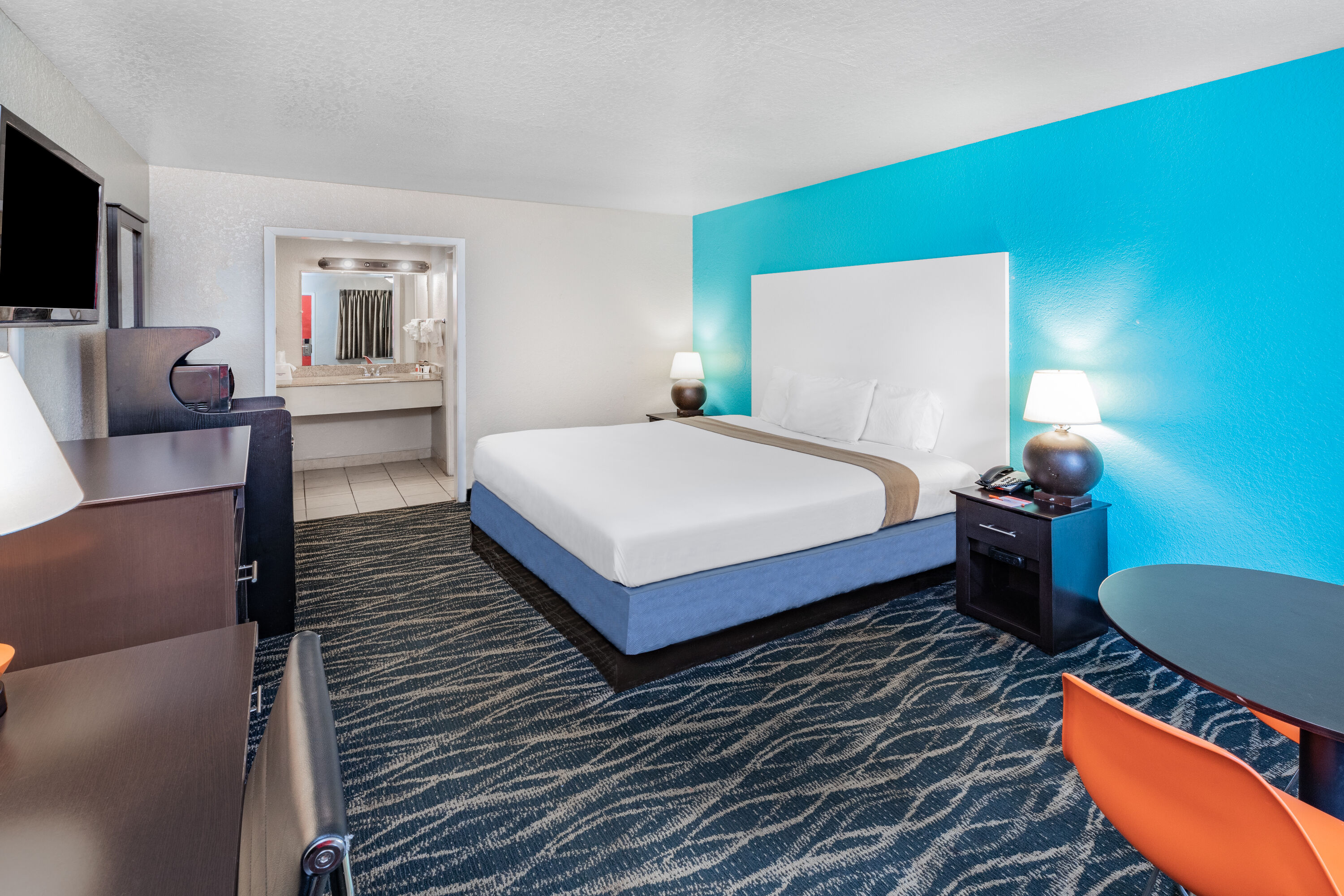 Guest room at the Howard Johnson by Wyndham Houston Hobby Airport in Houston, Texas