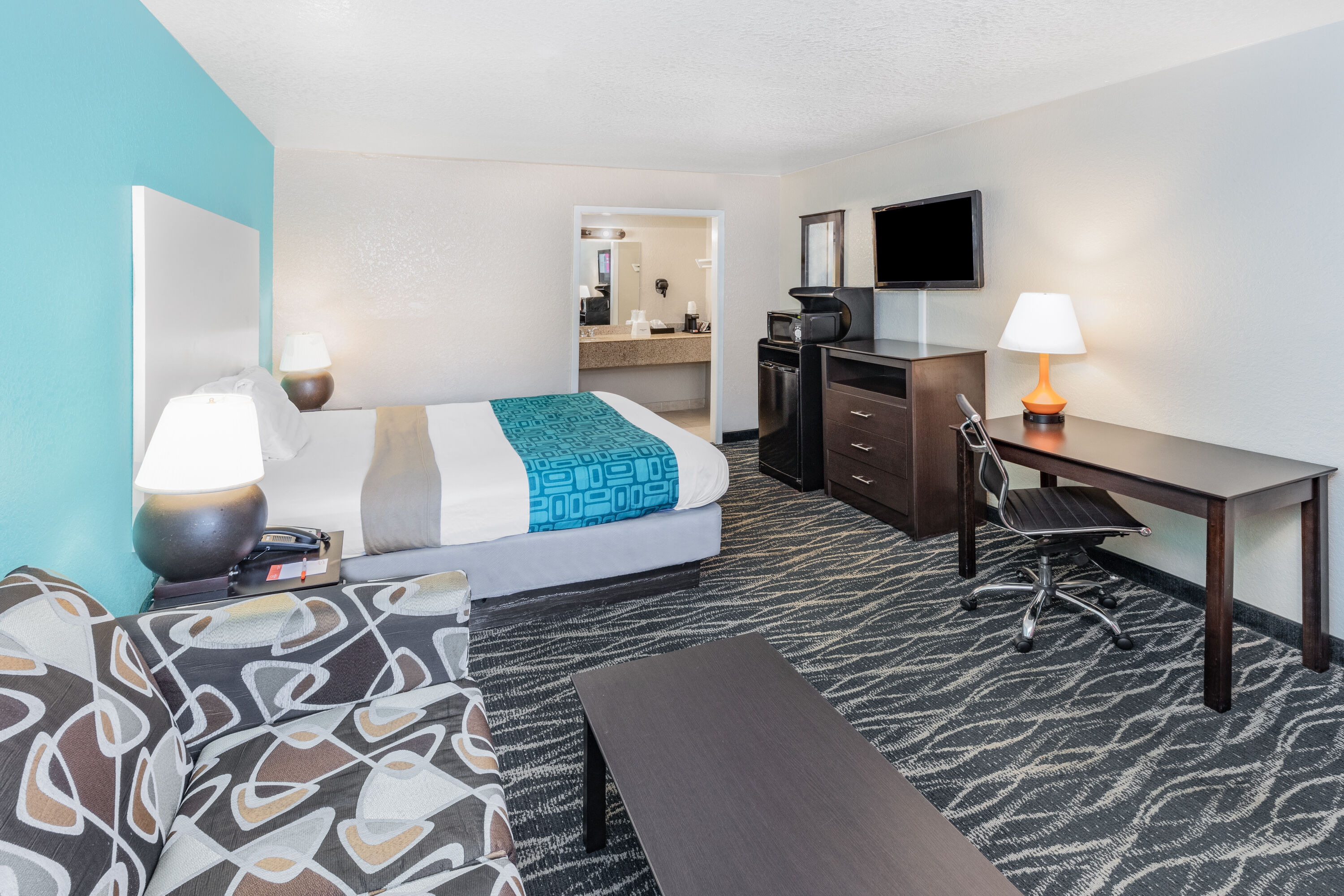 Howard Johnson by Wyndham Houston Hobby Airport suite in Houston, Texas