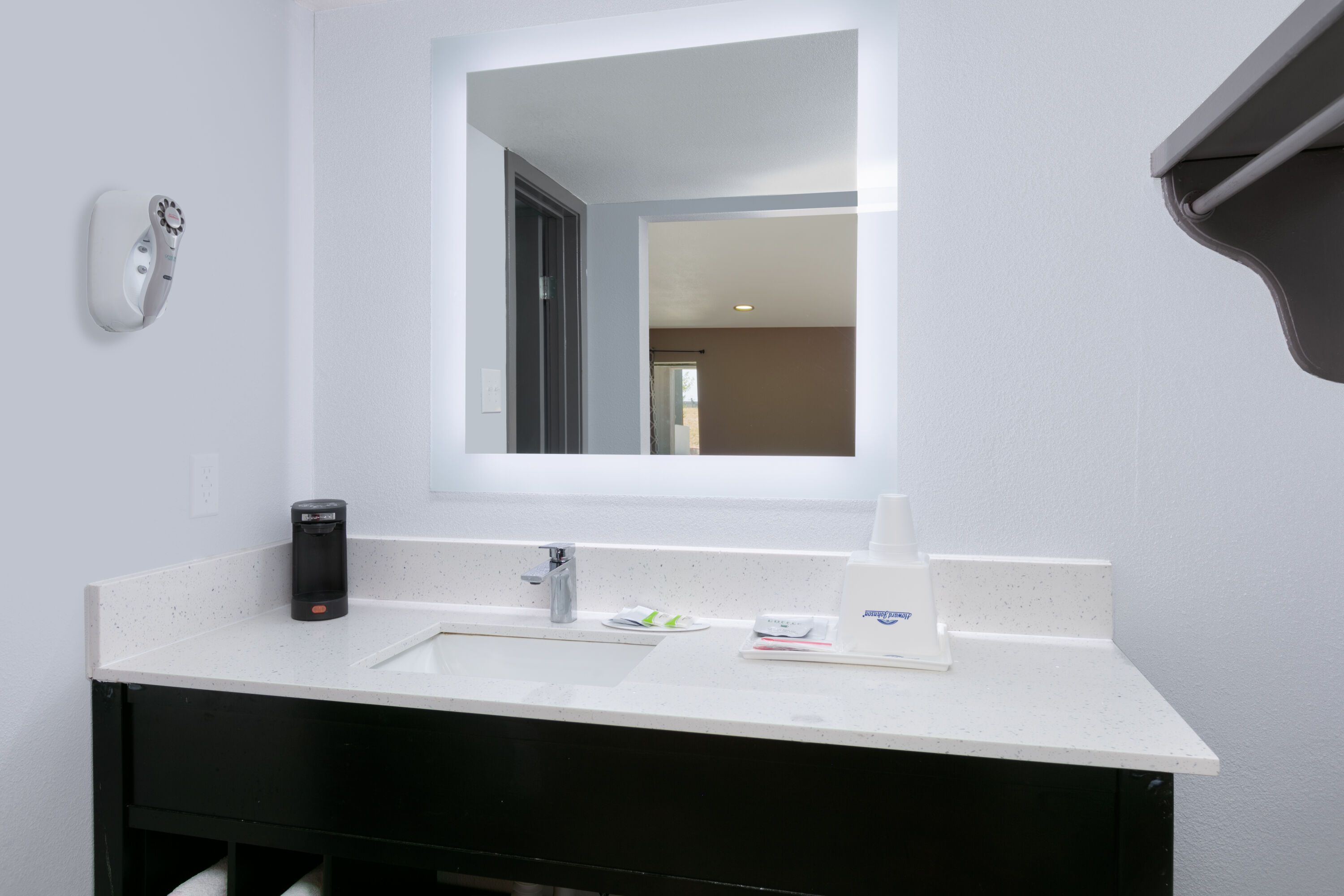 Guest room bath at the Howard Johnson by Wyndham San Marcos in San Marcos, Texas