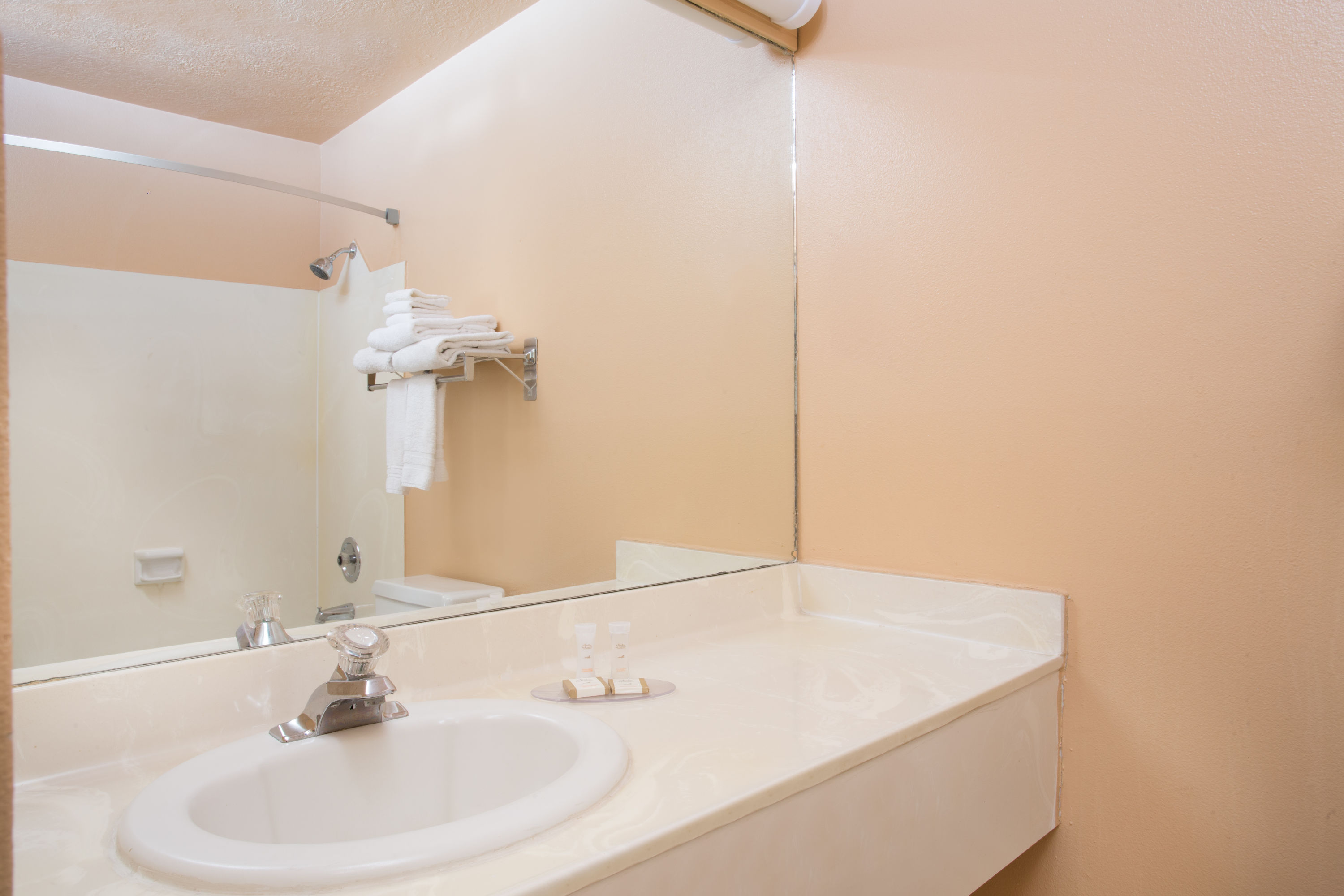 Guest room at the Howard Johnson by Wyndham Brigham City in Brigham City, Utah