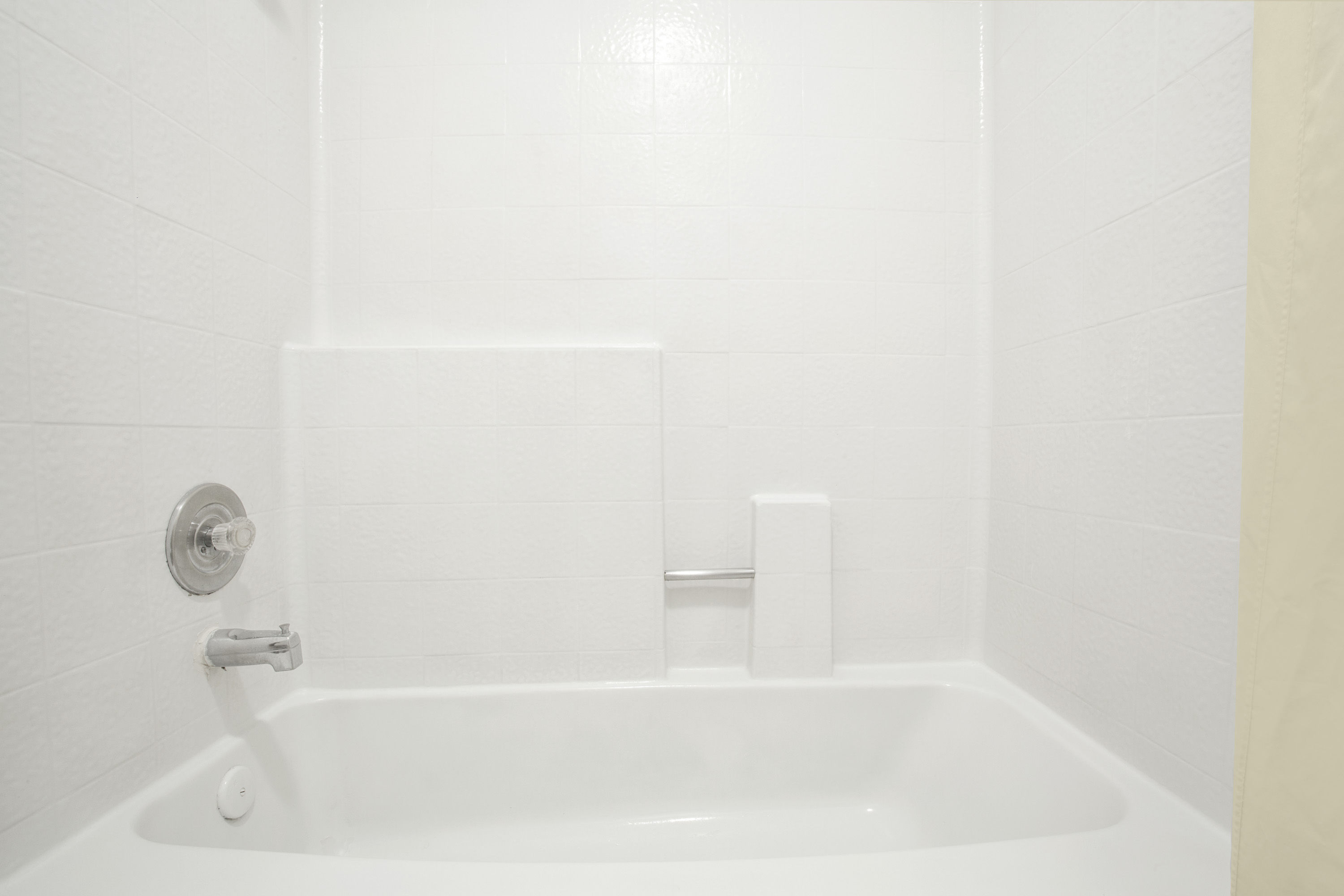 Guest room bath at the Howard Johnson by Wyndham St. George Hotel & Suites in Saint George, Utah