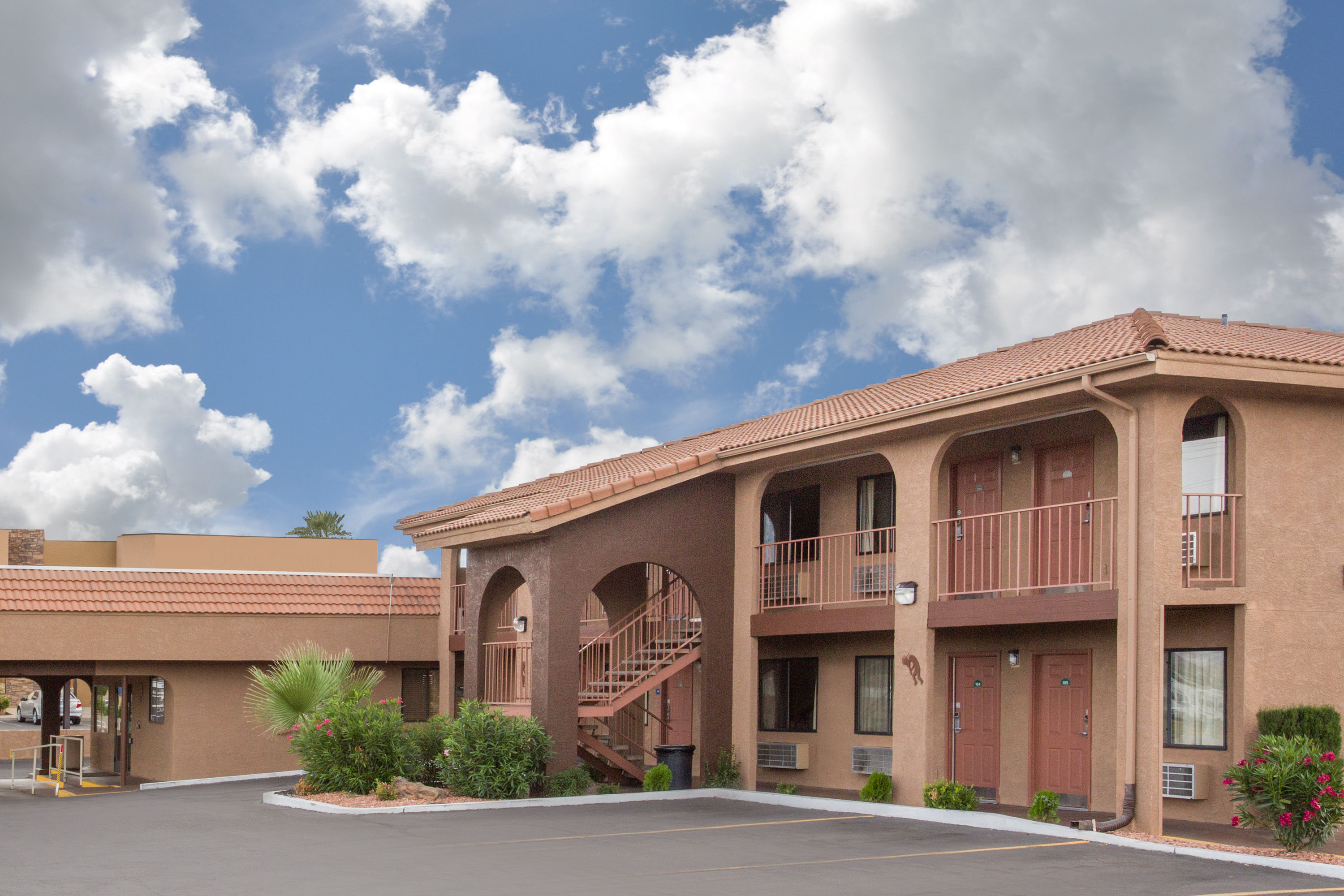 Exterior Day Image of Howard Johnson by Wyndham St. George Hotel & Suites hotel in Saint George, Utah
