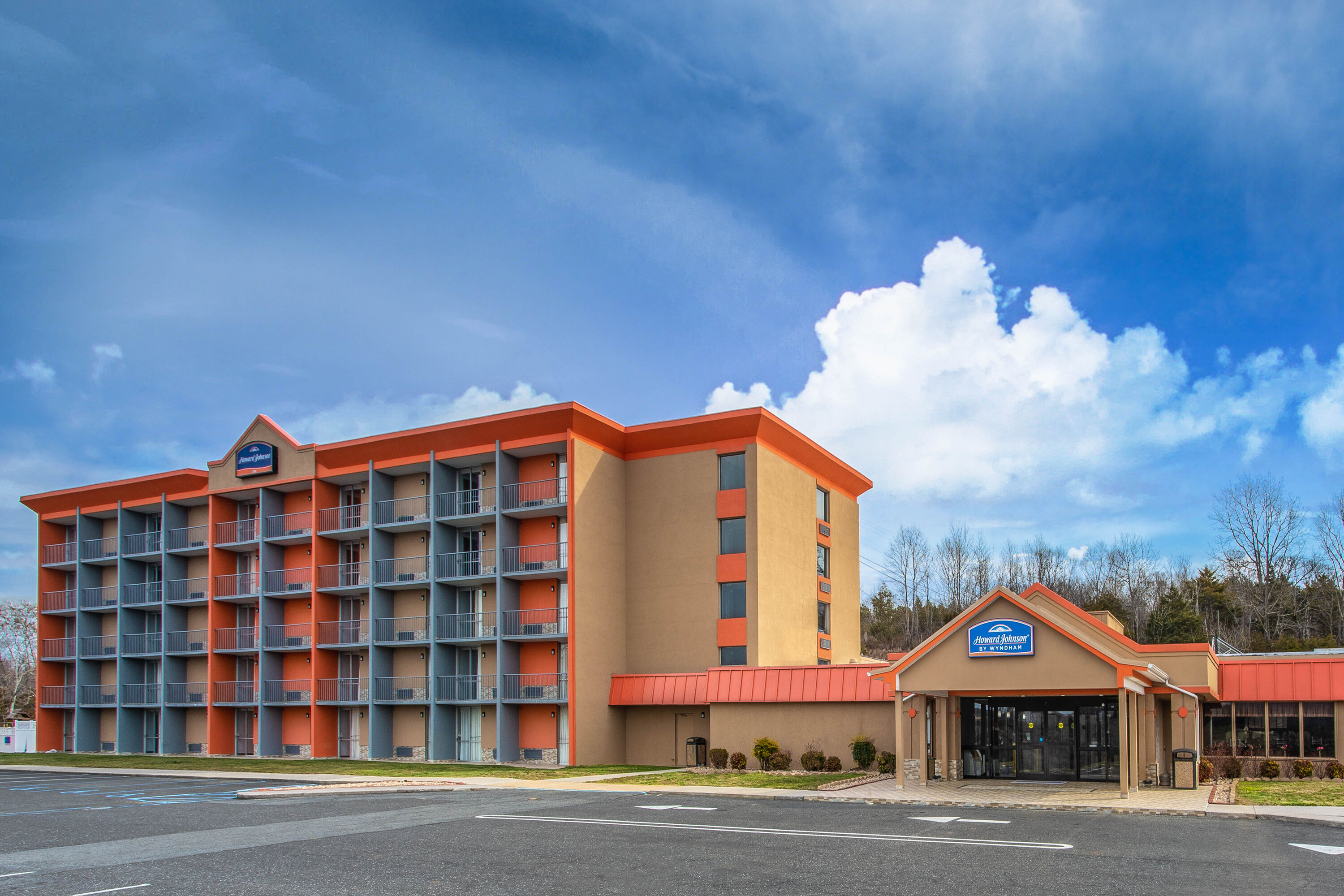 Exterior Day Image of Howard Johnson by Wyndham Lexington hotel in Lexington, Virginia