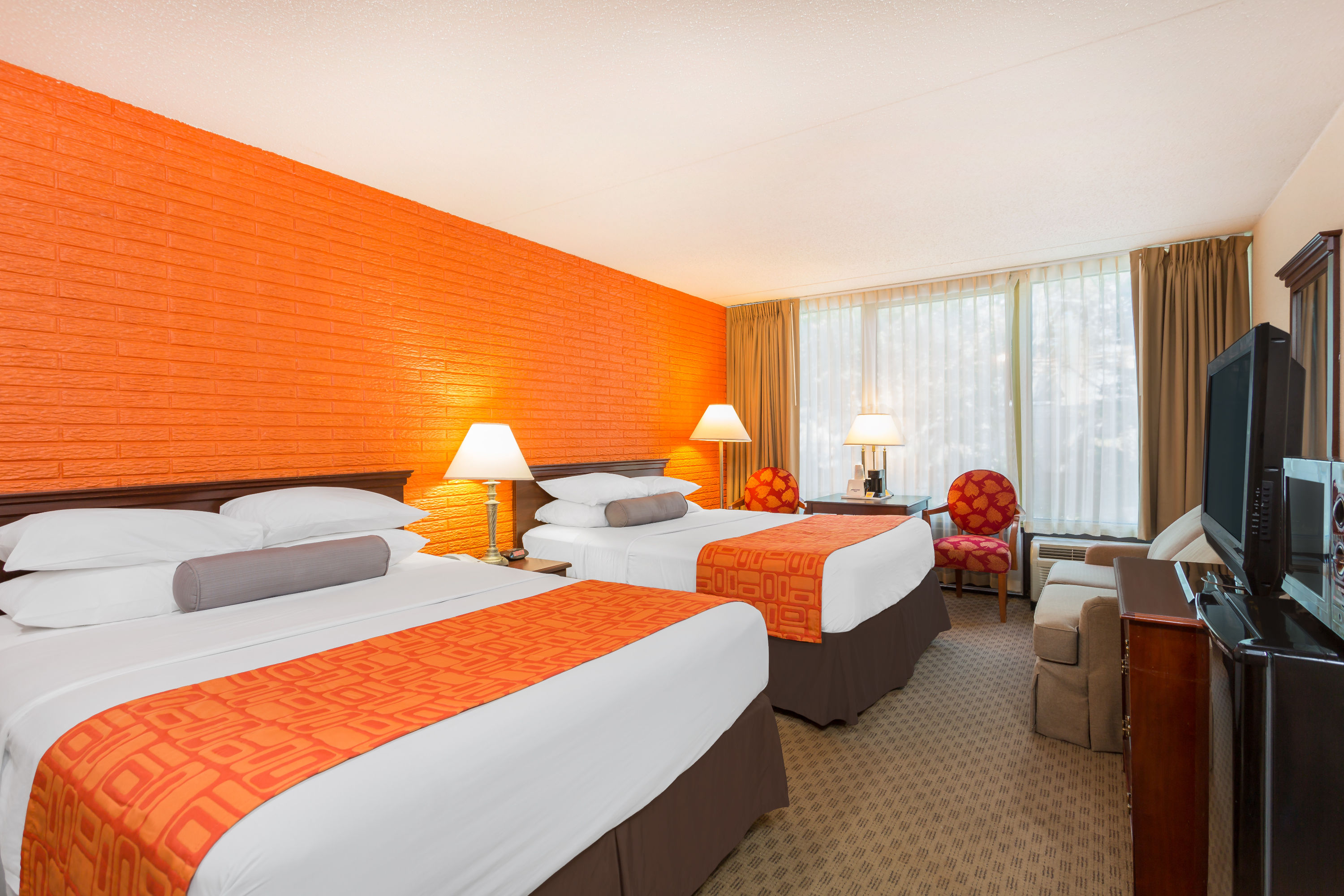 Guest room at the Howard Johnson by Wyndham Williamsburg in Williamsburg, Virginia