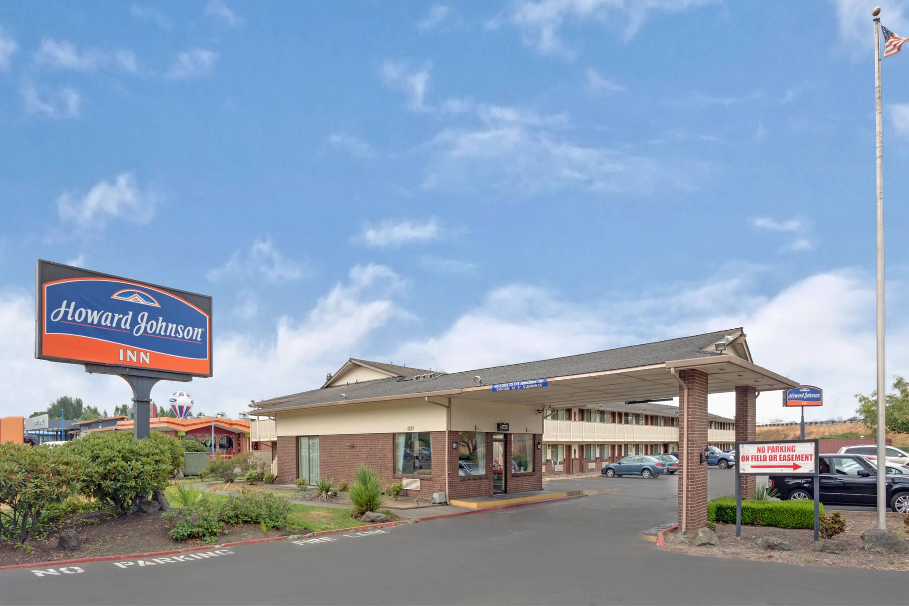 Exterior of Howard Johnson Inn Kent hotel in Kent, Washington Exterior of Howard Johnson Inn Kent hotel in Kent, Washington