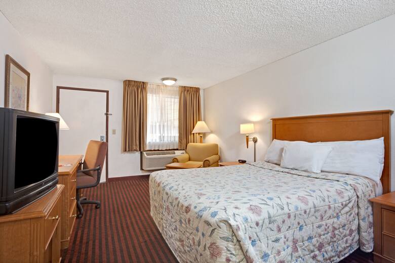 Guest room at the Howard Johnson Inn Kent in Kent, Washington