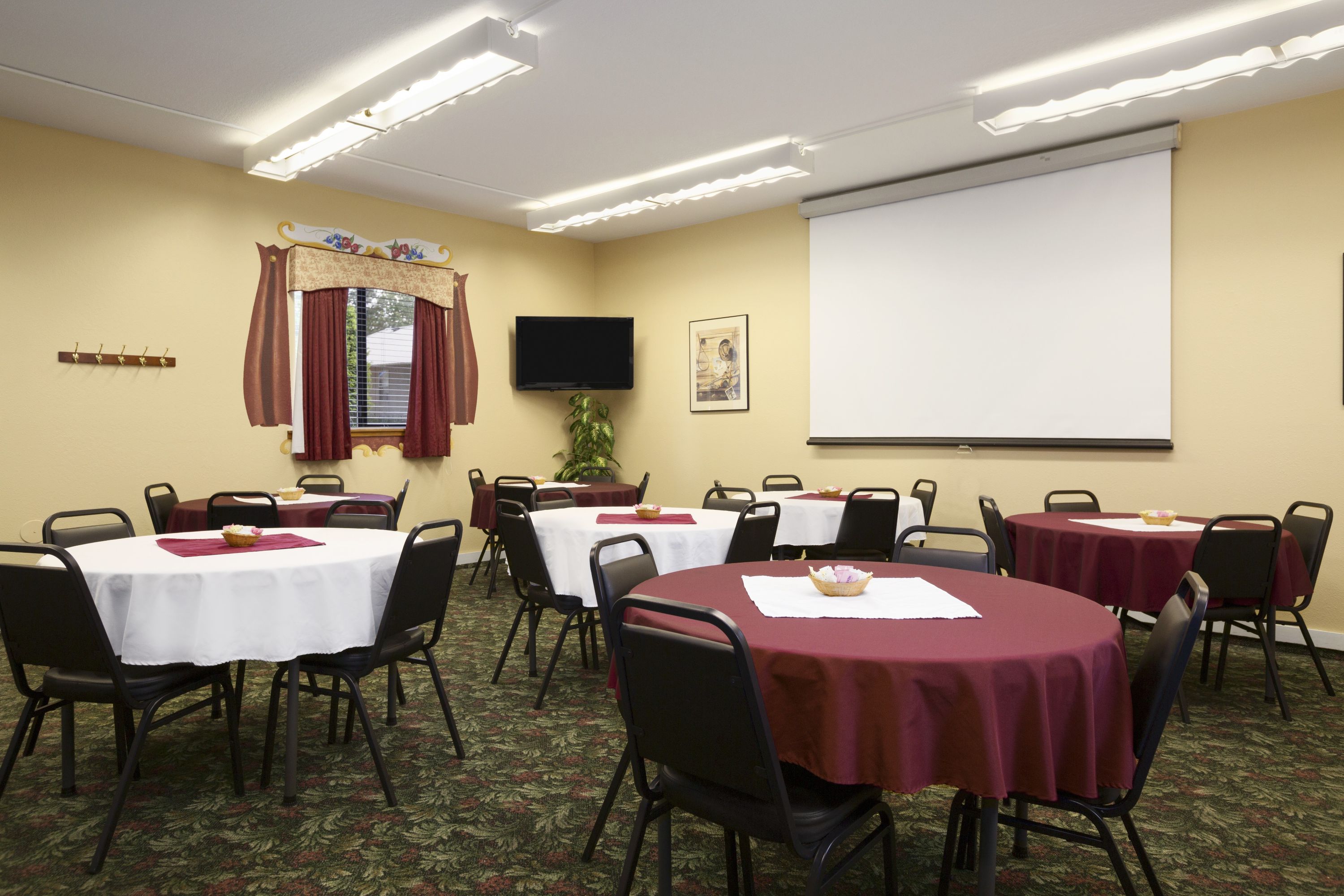 Meeting room at Howard Johnson by Wyndham Leavenworth in Leavenworth, Washington