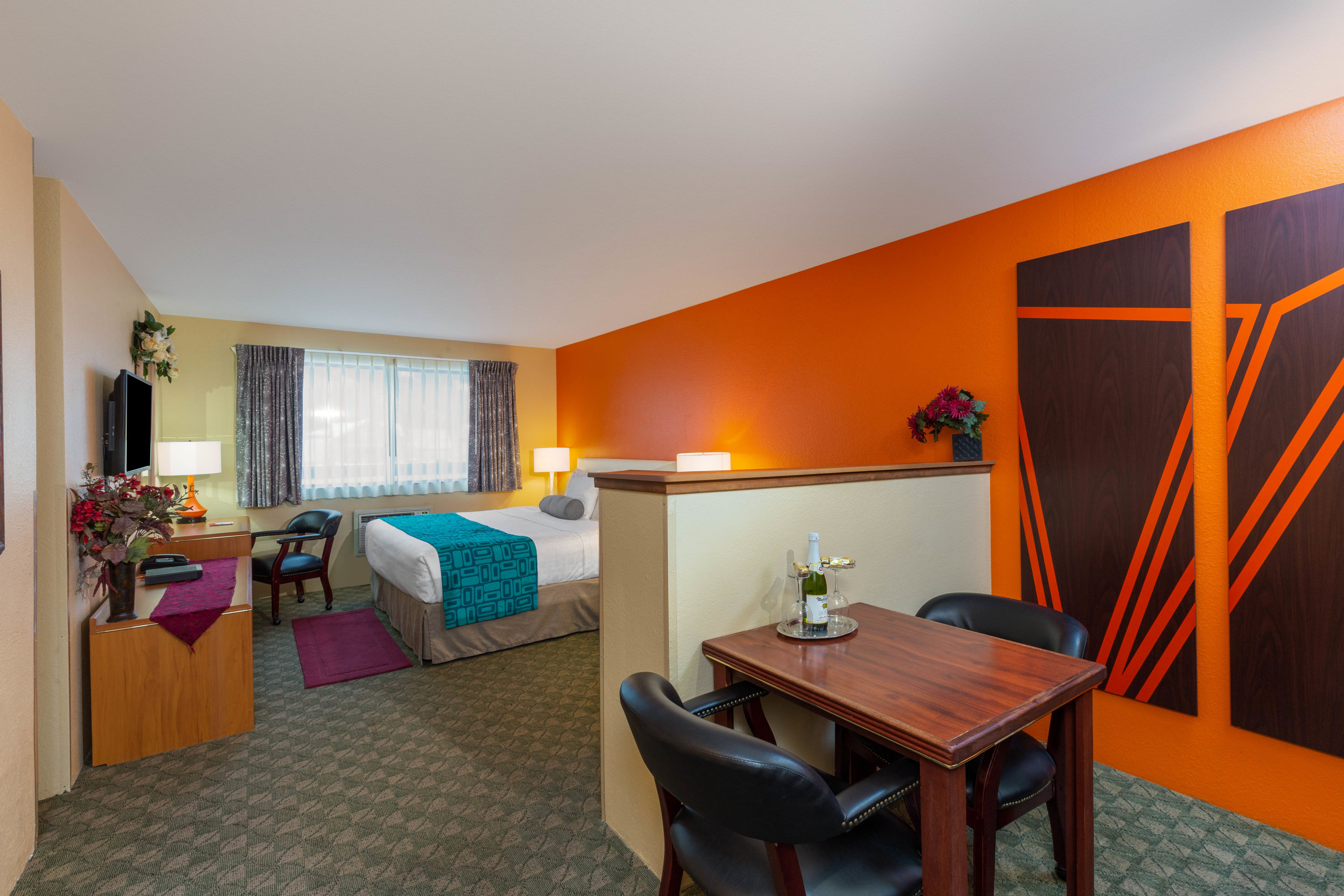 Howard Johnson by Wyndham Leavenworth suite in Leavenworth, Washington