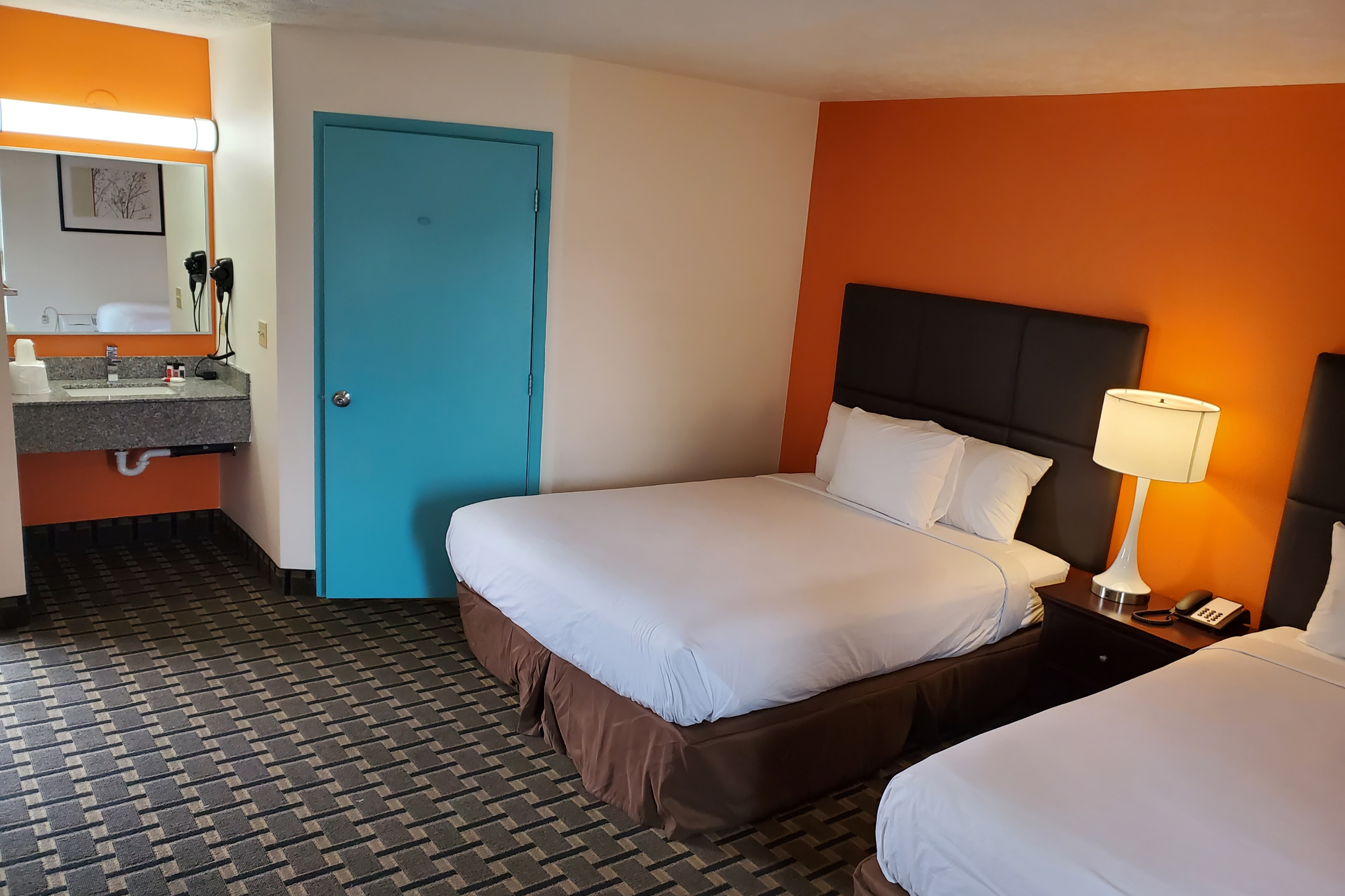 Guest room at the Howard Johnson by Wyndham Spokane in Spokane, Washington