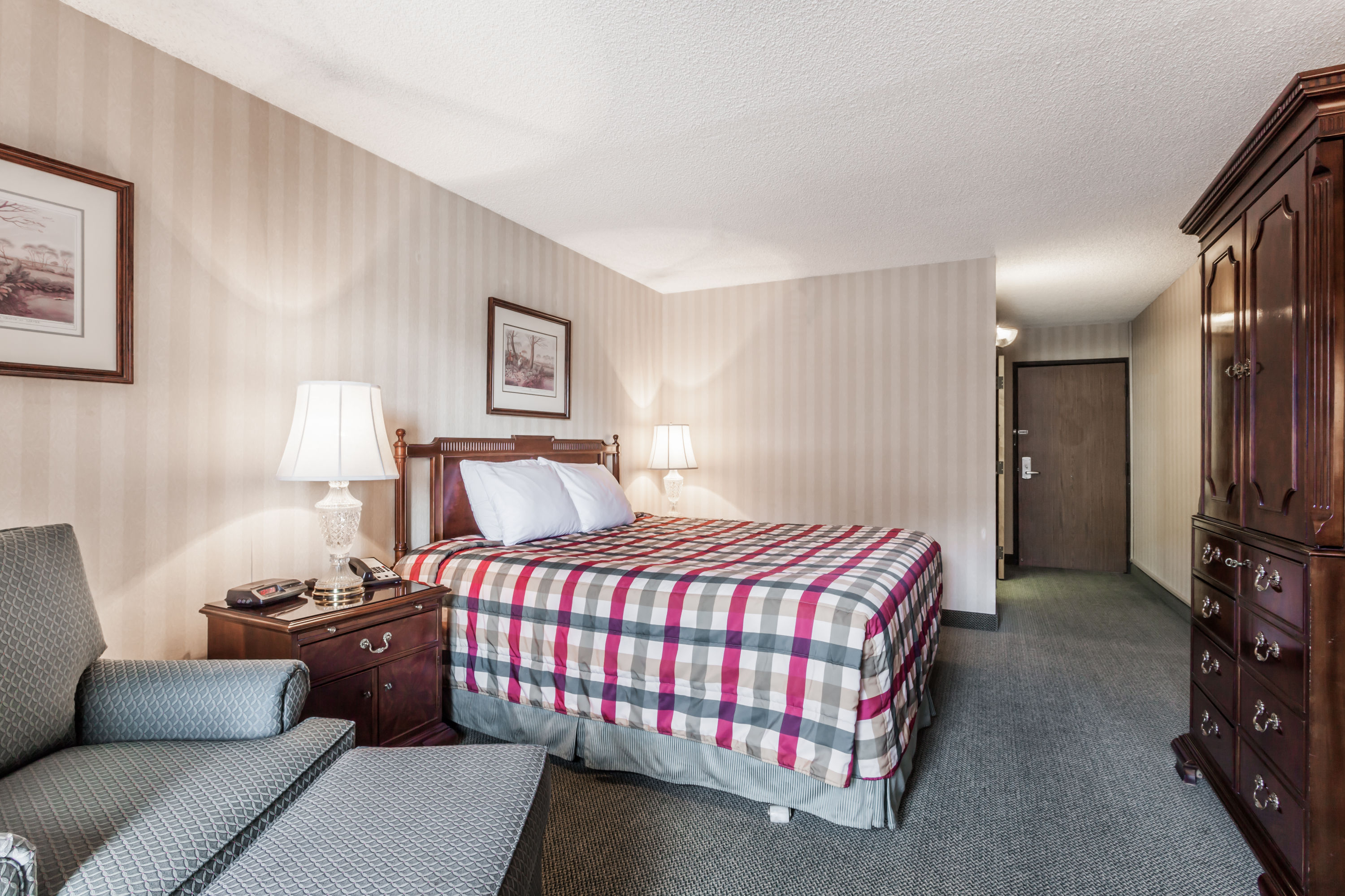 Howard Johnson Plaza By Wyndham Yakima Yakima Wa Hotels