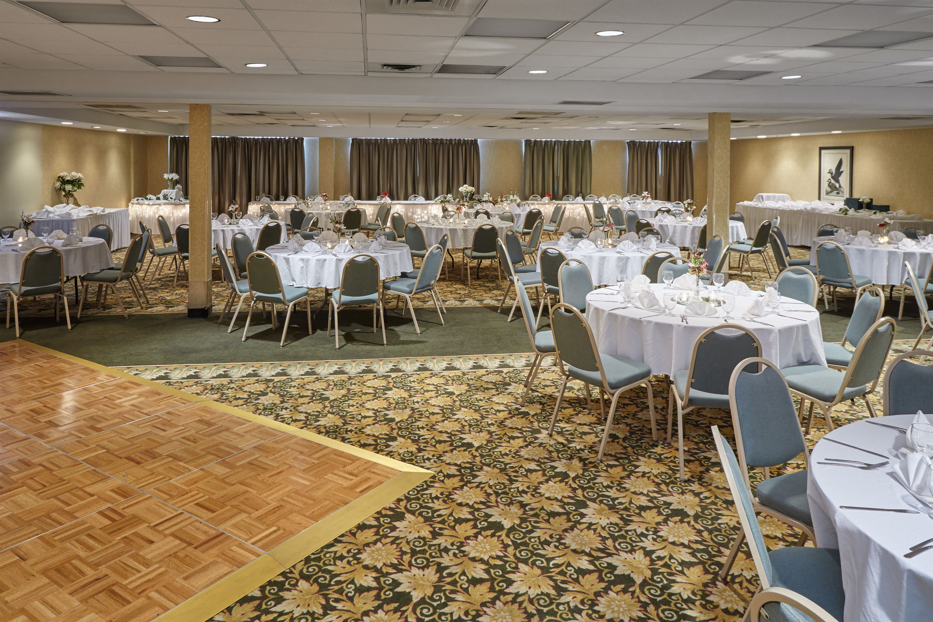 Howard Johnson Plaza By Wyndham Madison Madison Wi Hotels