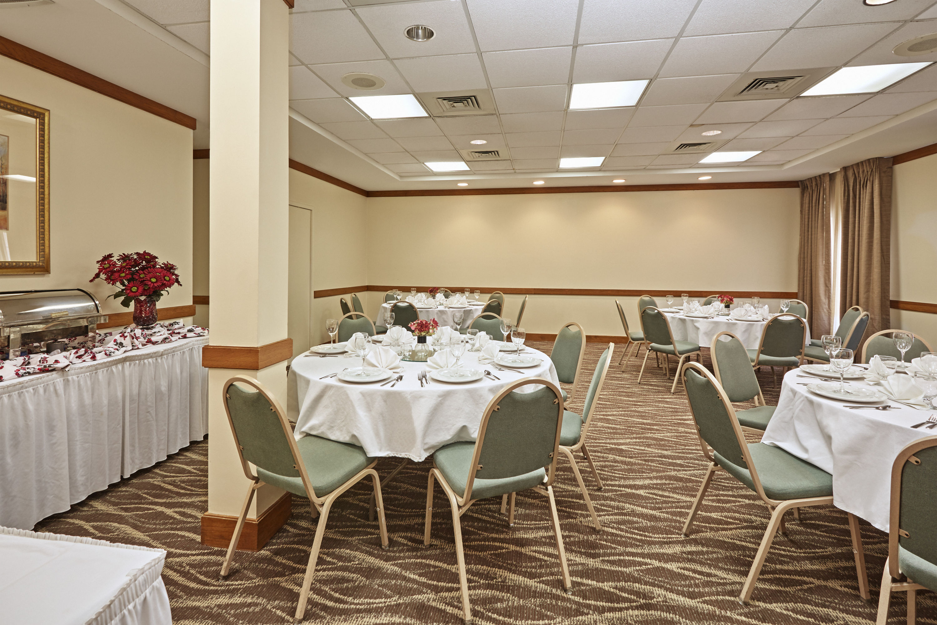 Howard Johnson Plaza By Wyndham Madison Madison Wi Hotels