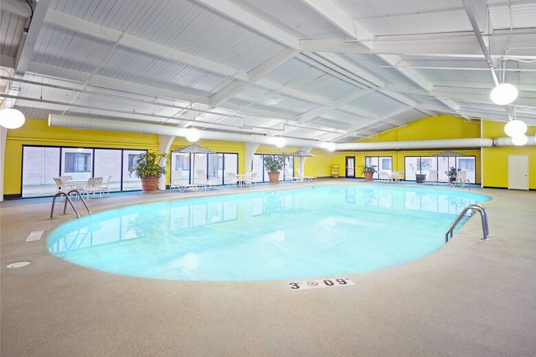 Howard Johnson Plaza Hotel Madison Hotels Wi 53704 Pool At The Howard Johnson Plaza Hotel Madison In Wisconsin