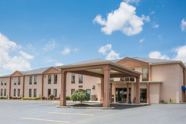 Howard Johnson By Wyndham Beckley Hotels Wv 25801 Howard Johnson By Wyndham Beckley Hotel Lobby In West Virginia