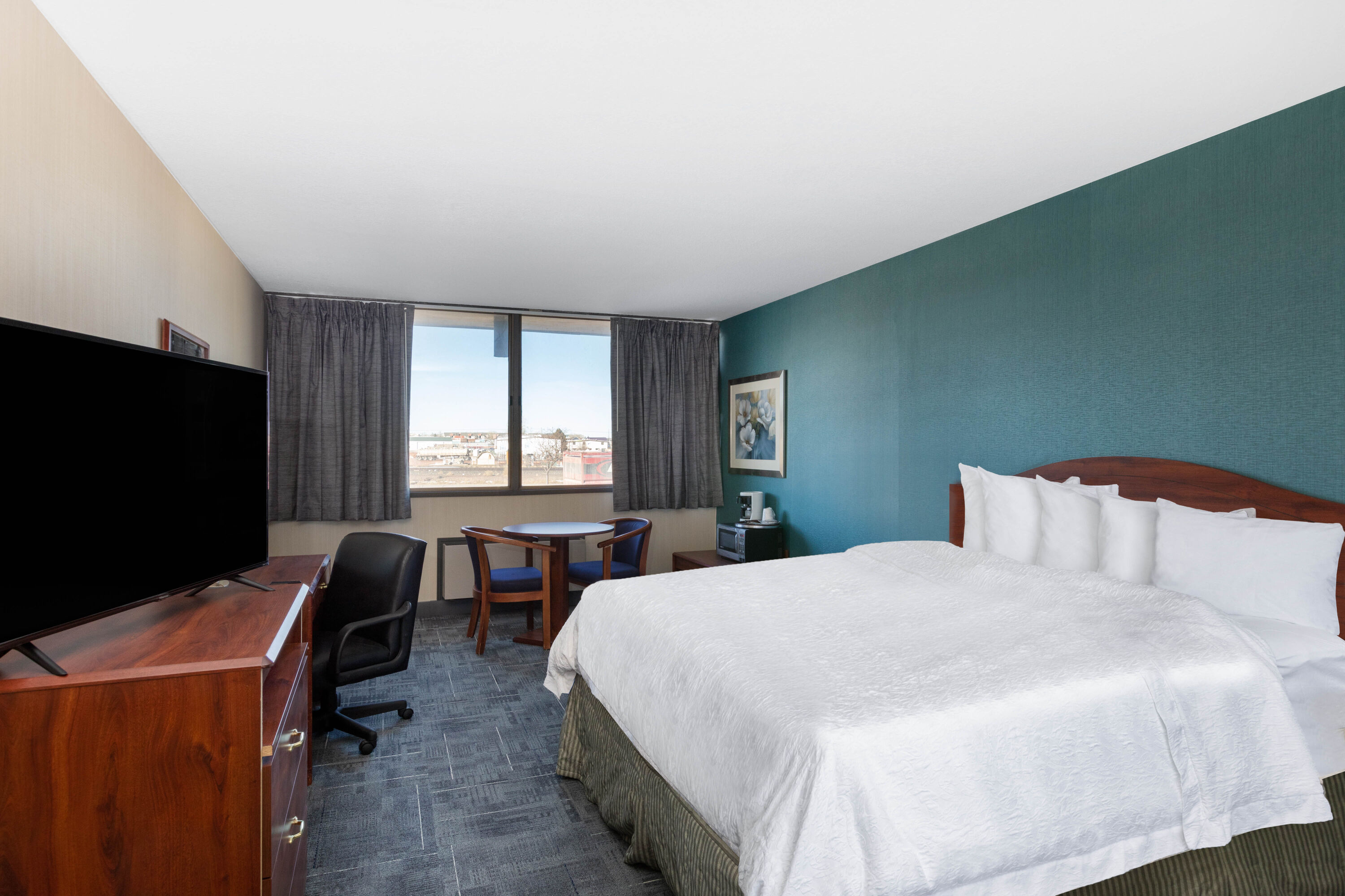 Guest room at the Howard Johnson by Wyndham Gillette in Gillette, Wyoming