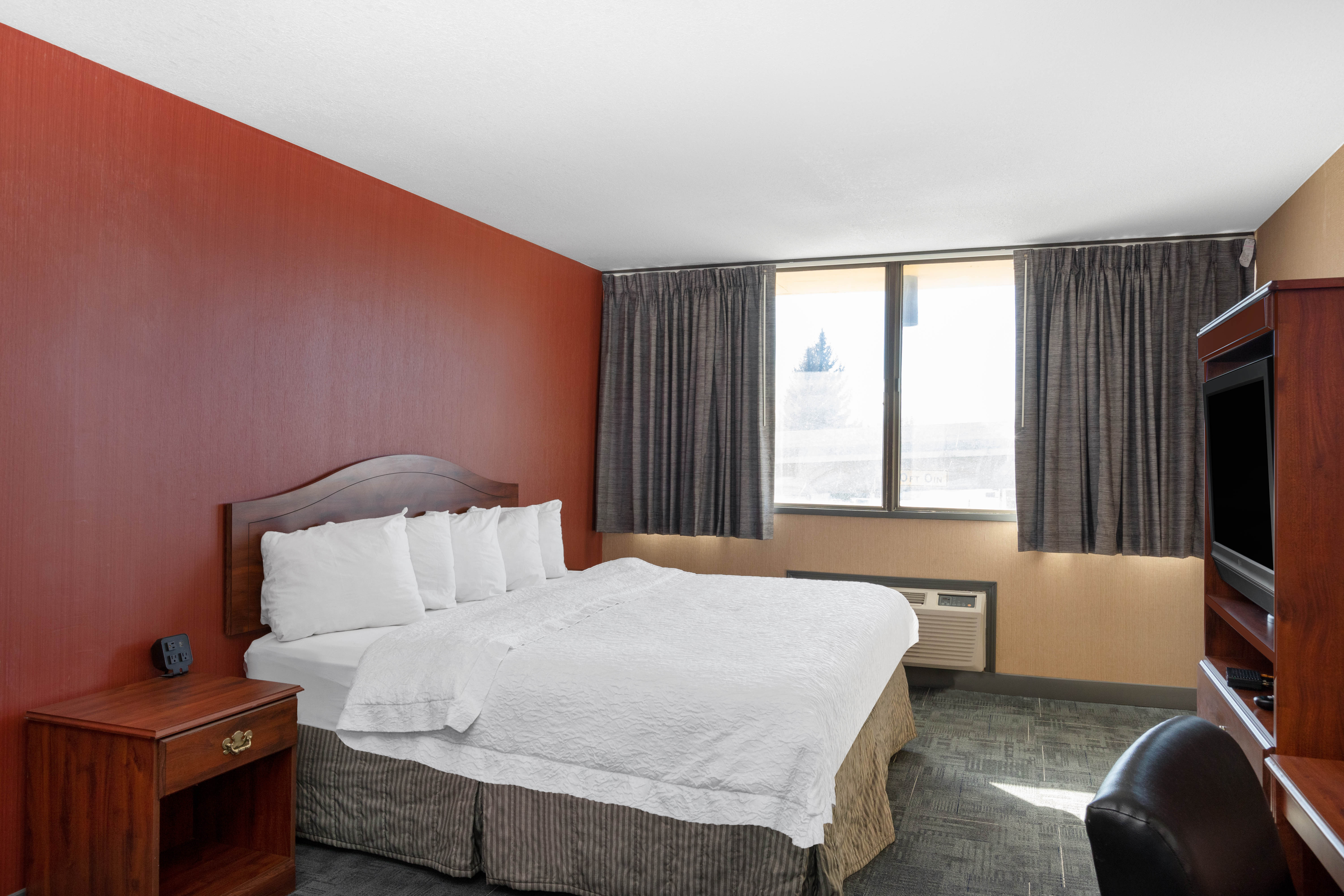 Howard Johnson by Wyndham Gillette suite in Gillette, Wyoming