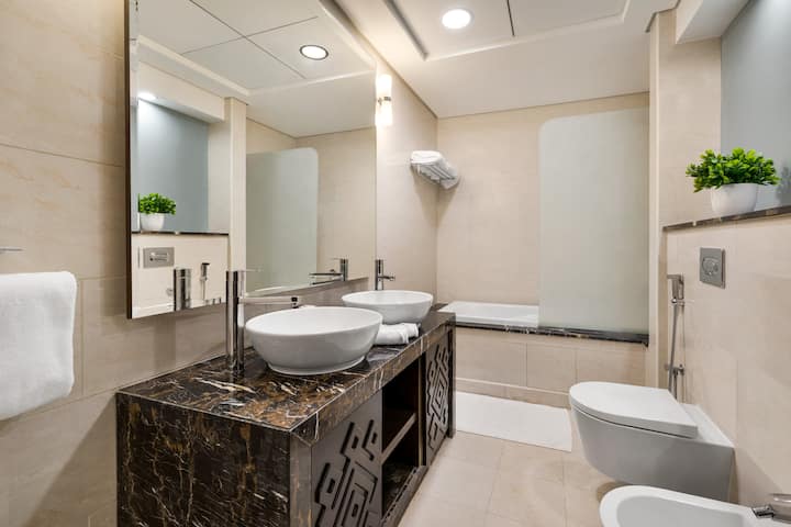 Guest room bath at the Wyndham Residences The Palm in Dubai, Other than US/Canada