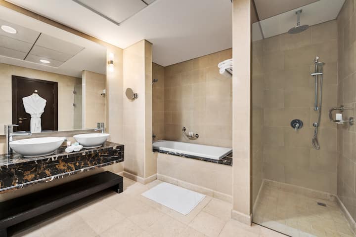 Guest room bath at the Wyndham Residences The Palm in Dubai, Other than US/Canada