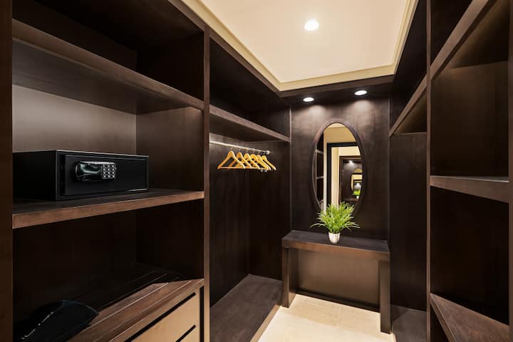 Guest room at the Wyndham Residences The Palm in Dubai, Other than US/Canada
