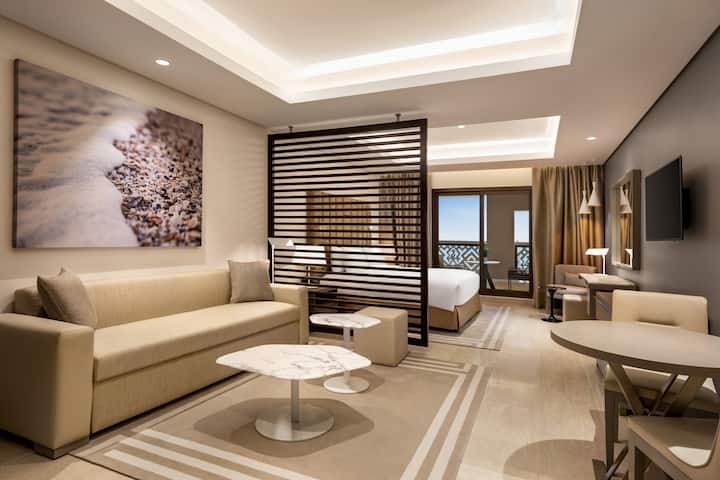 Guest room at the Wyndham Residences The Palm in Dubai, Other than US/Canada