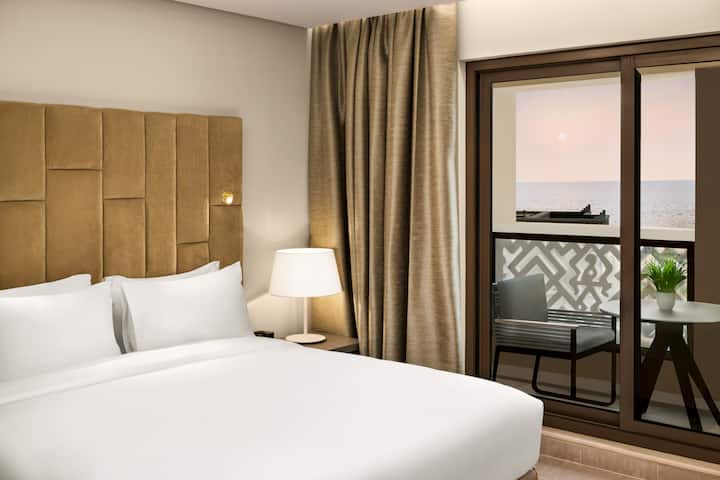 Guest room at the Wyndham Residences The Palm in Dubai, Other than US/Canada