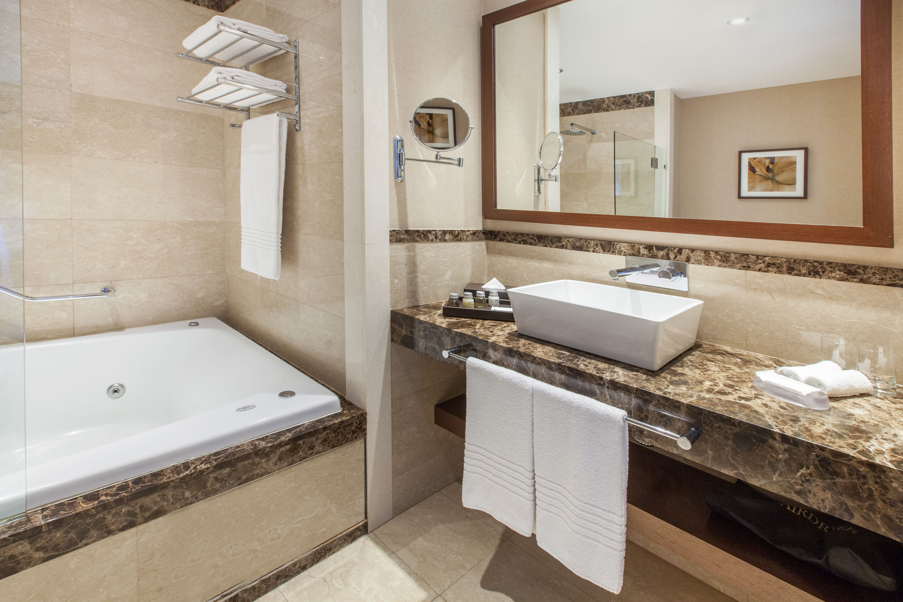 Guest room bath at the Wyndham Nordelta Tigre Buenos Aires in Tigre, Other than US/Canada