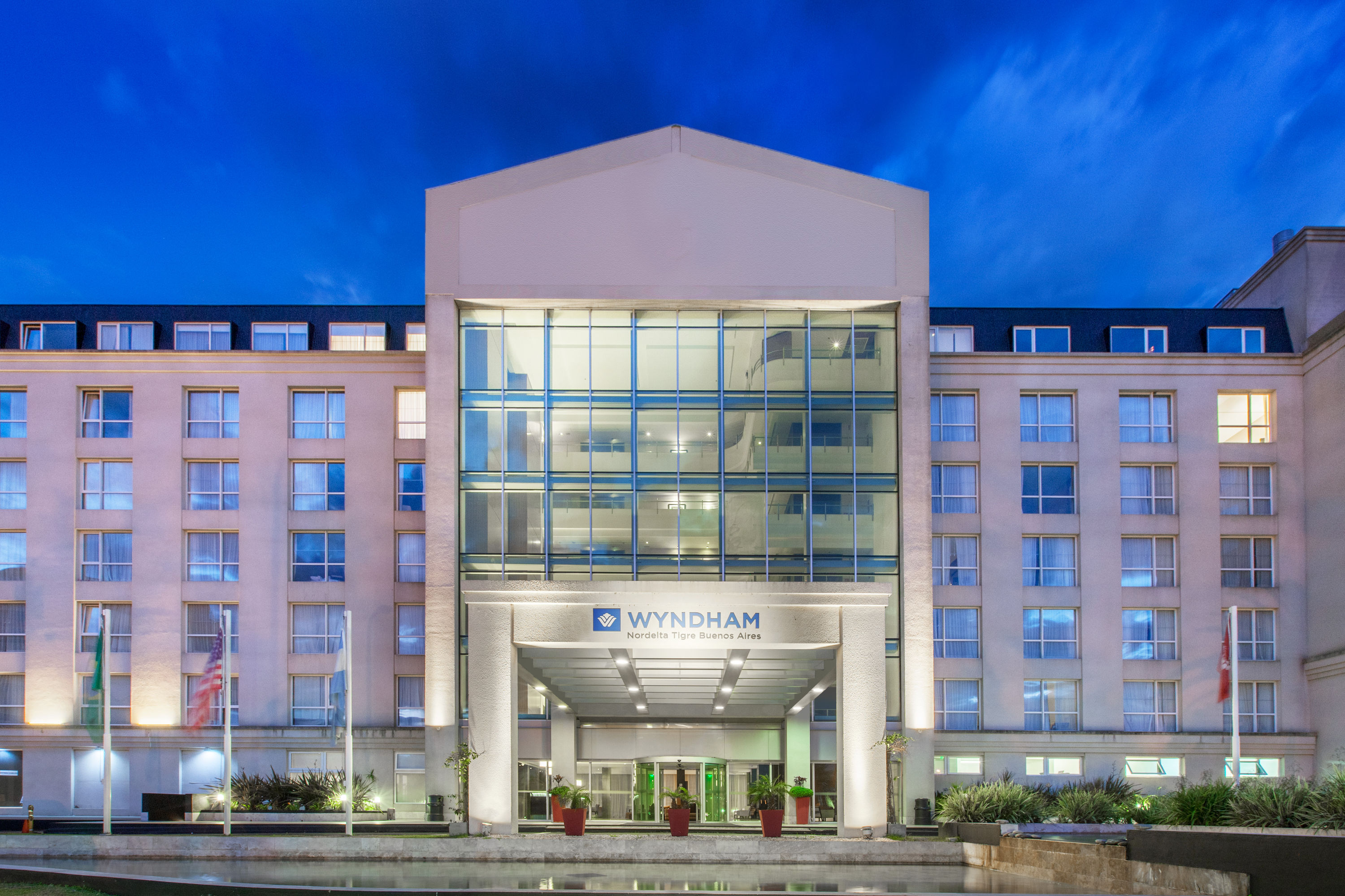 Exterior Dusk Image of Wyndham Nordelta Tigre Buenos Aires hotel in Tigre, Other than US/Canada