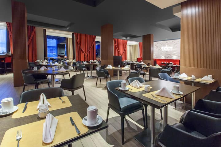Wyndham Nordelta Tigre Buenos Aires restaurant in Tigre, Other than US/Canada