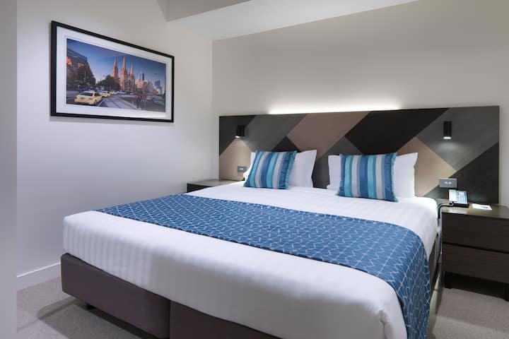 Wyndham Hotel Melbourne suite in Melbourne, Other than US/Canada