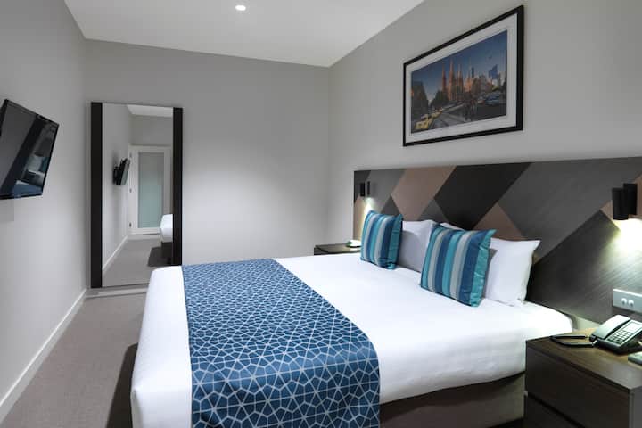 Wyndham Hotel Melbourne suite in Melbourne, Other than US/Canada