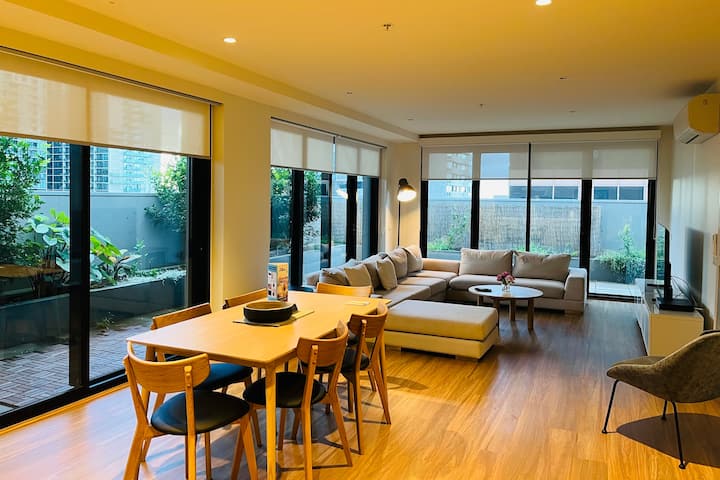 Wyndham Hotel Melbourne suite dining area in Melbourne, Other than US/Canada