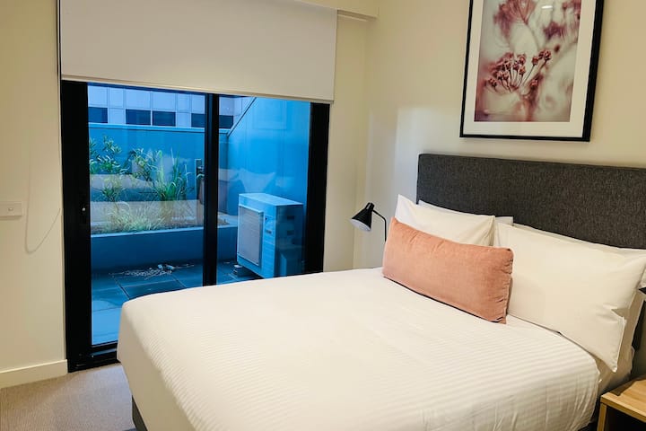 Wyndham Hotel Melbourne suite in Melbourne, Other than US/Canada