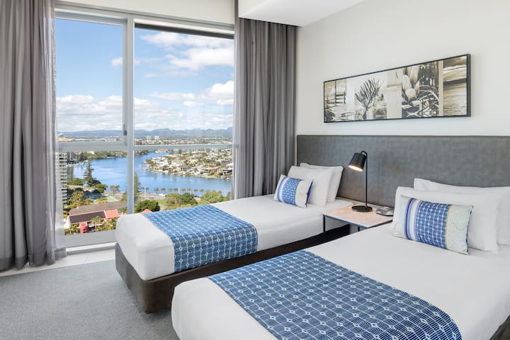 Guest room at the Wyndham Hotel Surfers Paradise in Surfers Paradise, Other than US/Canada