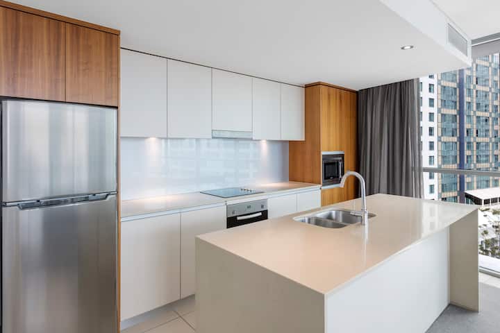 Guest room at the Wyndham Hotel Surfers Paradise in Surfers Paradise, Other than US/Canada