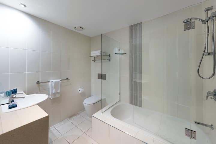 Guest room at the Wyndham Hotel Surfers Paradise in Surfers Paradise, Other than US/Canada