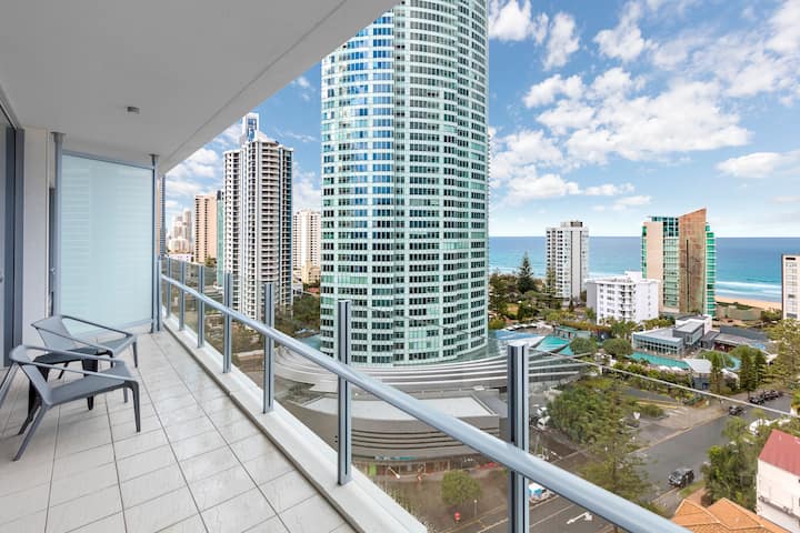 Guest room at the Wyndham Hotel Surfers Paradise in Surfers Paradise, Other than US/Canada