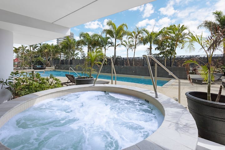 Wyndham Hotel Surfers Paradise spa in Surfers Paradise, Other than US/Canada