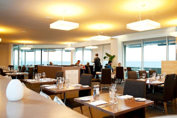 Wyndham Resort Torquay restaurant in Torquay, Other than US/Canada