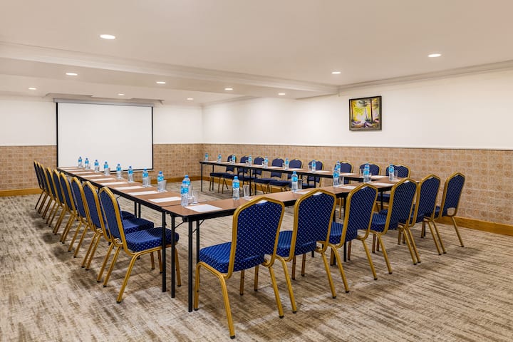 U-shape meeting room at Wyndham Baku in Baku, Other than US/Canada