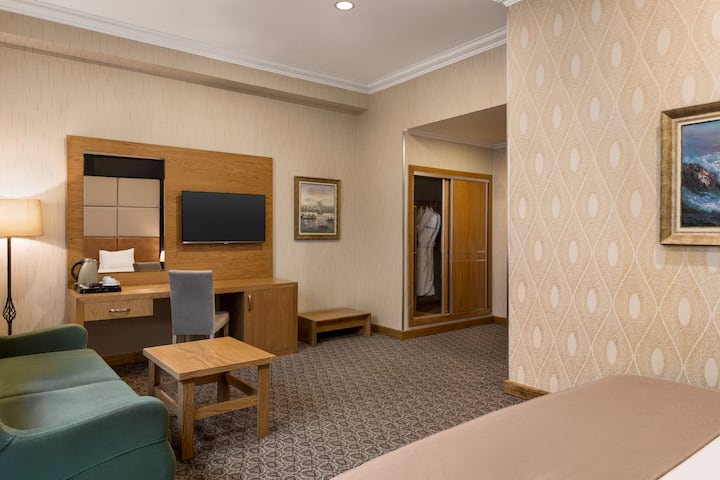 King bed guest room at the Wyndham Baku in Baku, Other than US/Canada