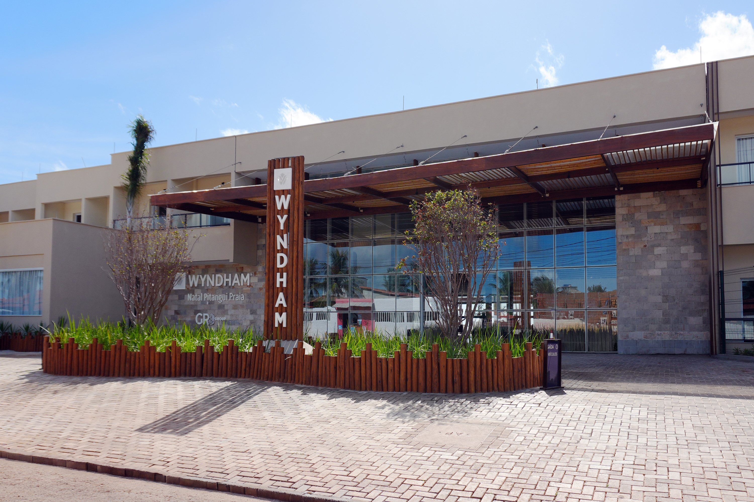 Exterior of Wyndham Natal Pitangui Praia hotel in Natal, Other than US/Canada