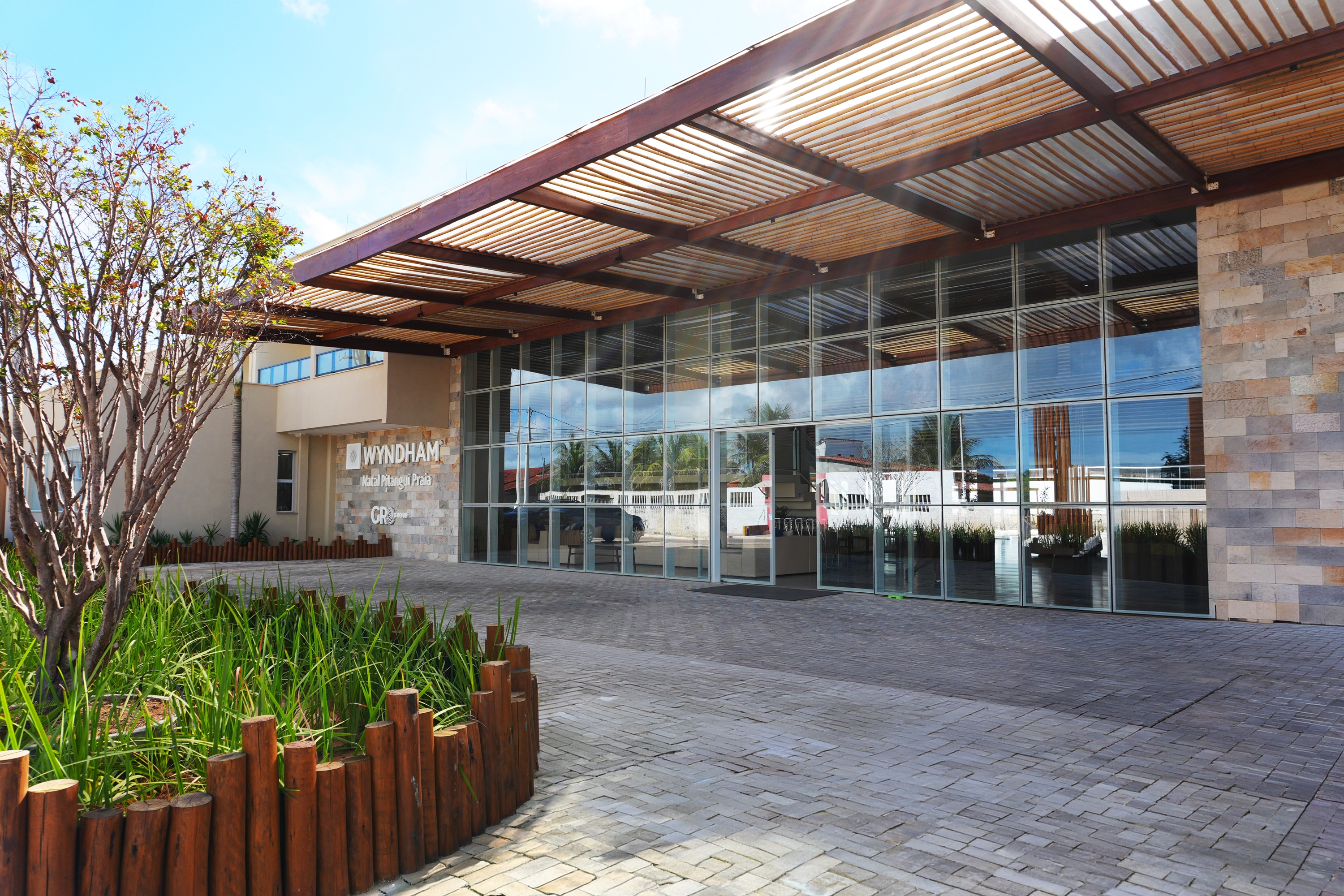 Exterior of Wyndham Natal Pitangui Praia hotel in Natal, Other than US/Canada