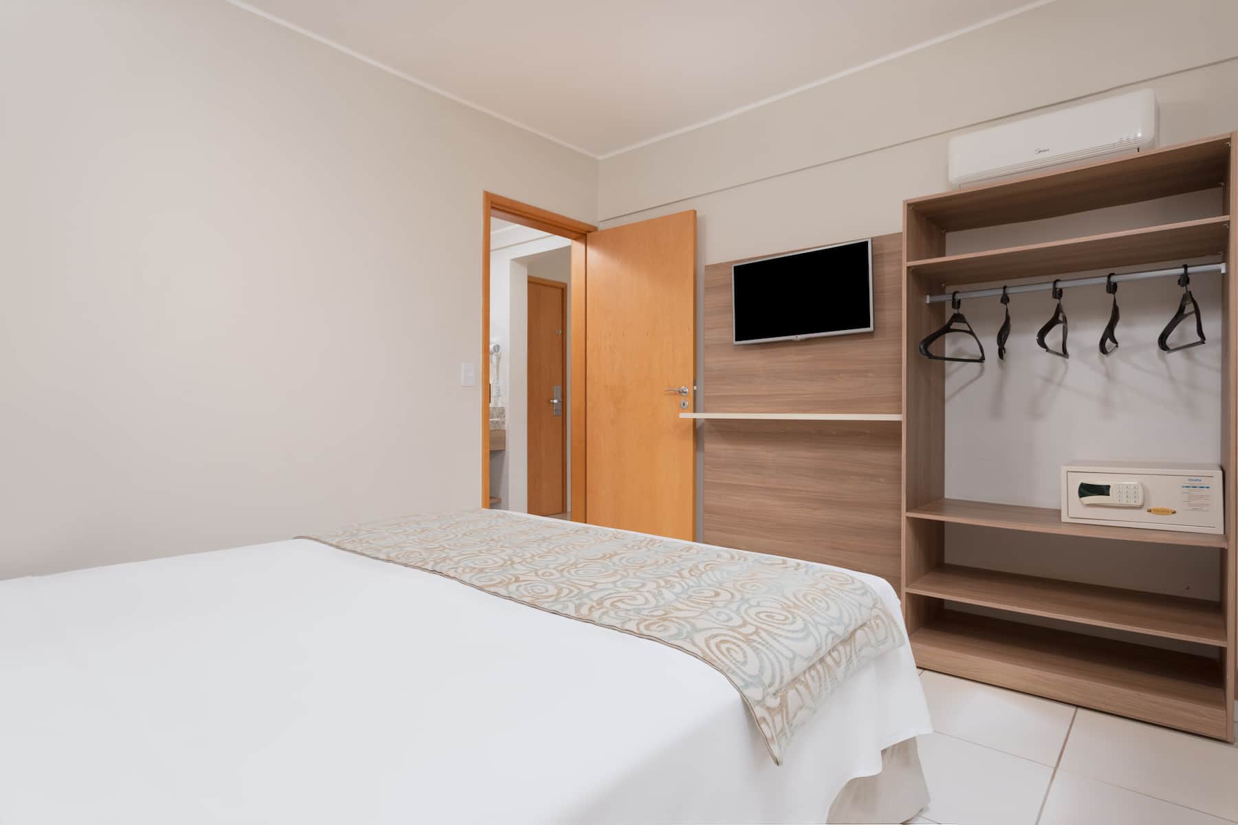 Guest room at the Wyndham Olimpia Royal Hotel in Olimpia, Other than US/Canada